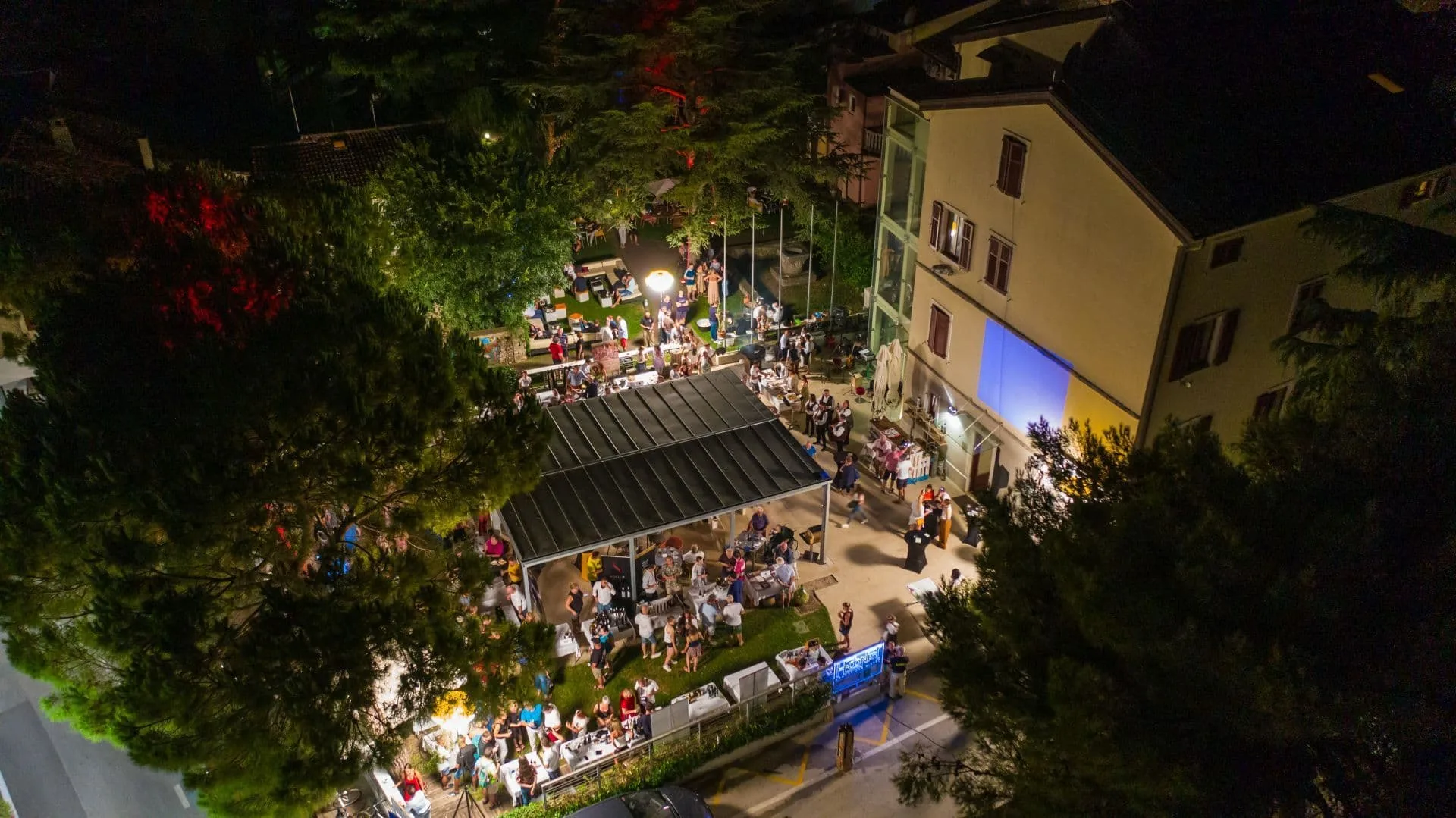 Wine, Beer & Food CHE GUSTO!