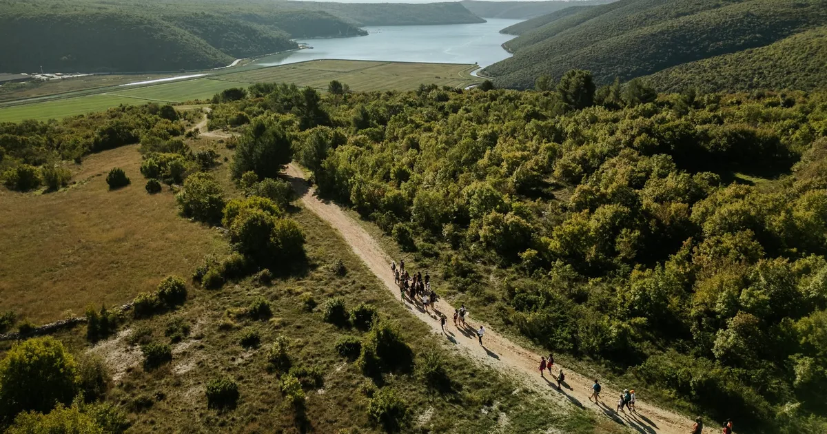 Wanderung zur Bucht Blaz — Welttourismustag